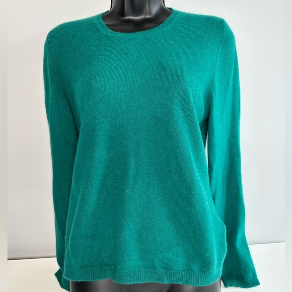 Tahari Sweaters - Tahari Teal Crew Neck Sweater